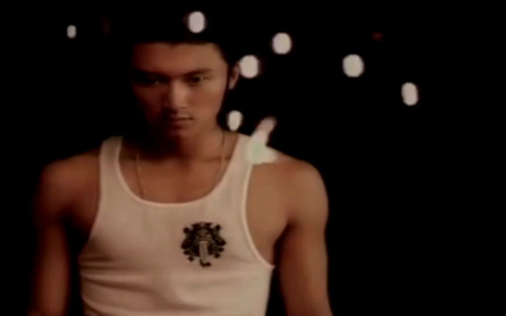 《活着viva》谢霆锋最炫的摇滚mv,厨子拿起吉他简直帅呆了