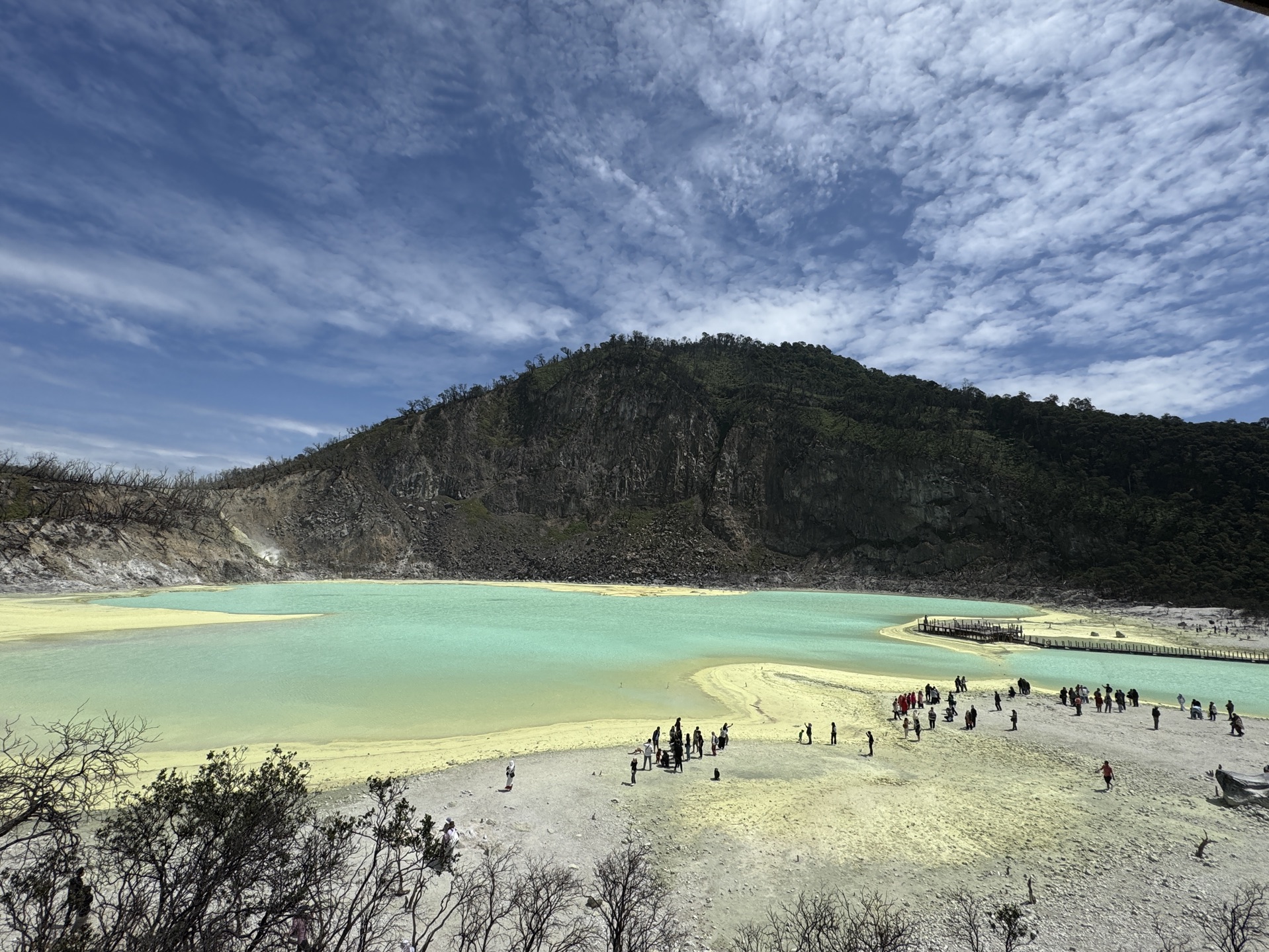 印尼万隆白火山湖及贾巴尔大清真寺