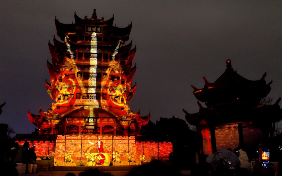 武汉黄鹤楼—"夜上黄鹤楼"激光投影表演(3)_哔哩哔哩 (゜-゜)つロ