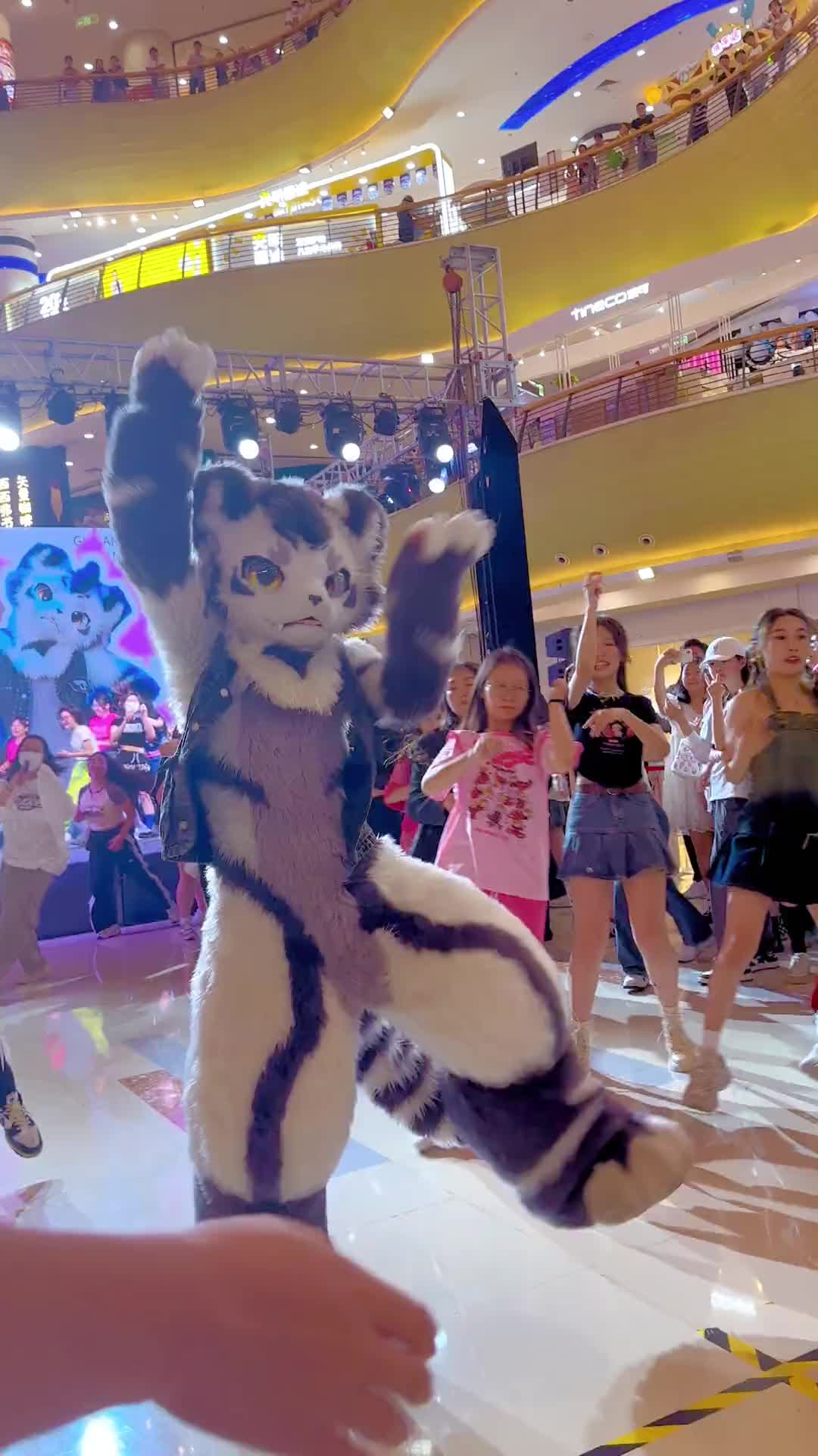 银碳 #我最红 #2ne1 #兽装 #kpop