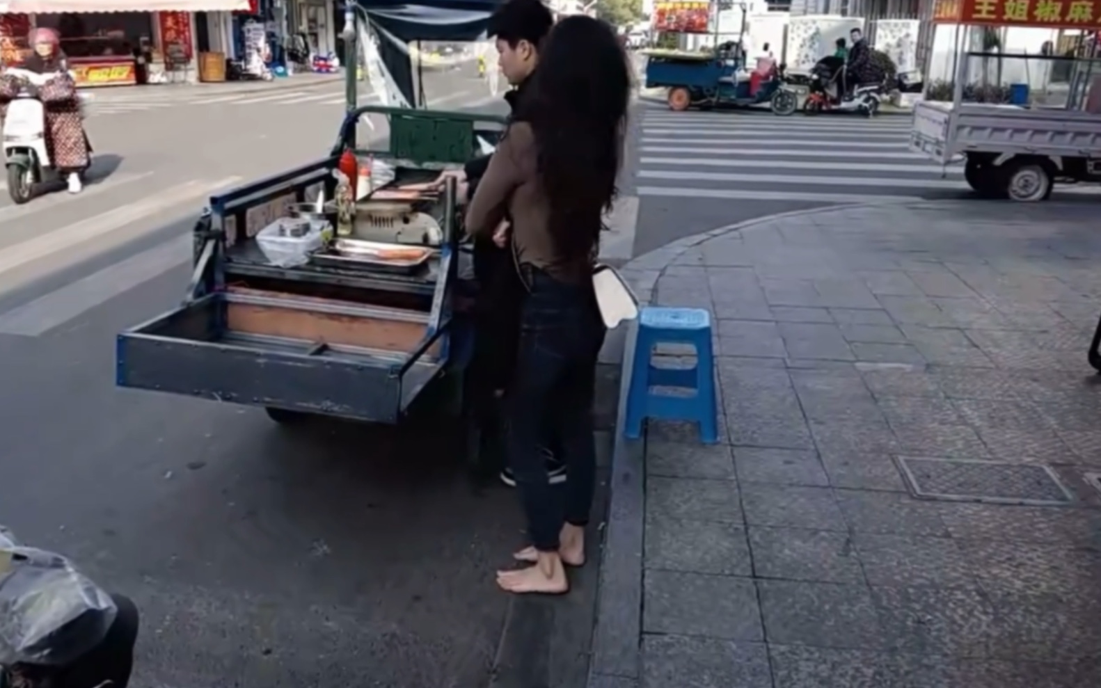 和女赤脚大仙的日常逛街