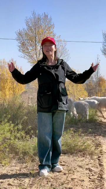 辽辽《高楼万丈平地起》 @草根歌手辽辽 人民群众浓浓的爱国情怀.