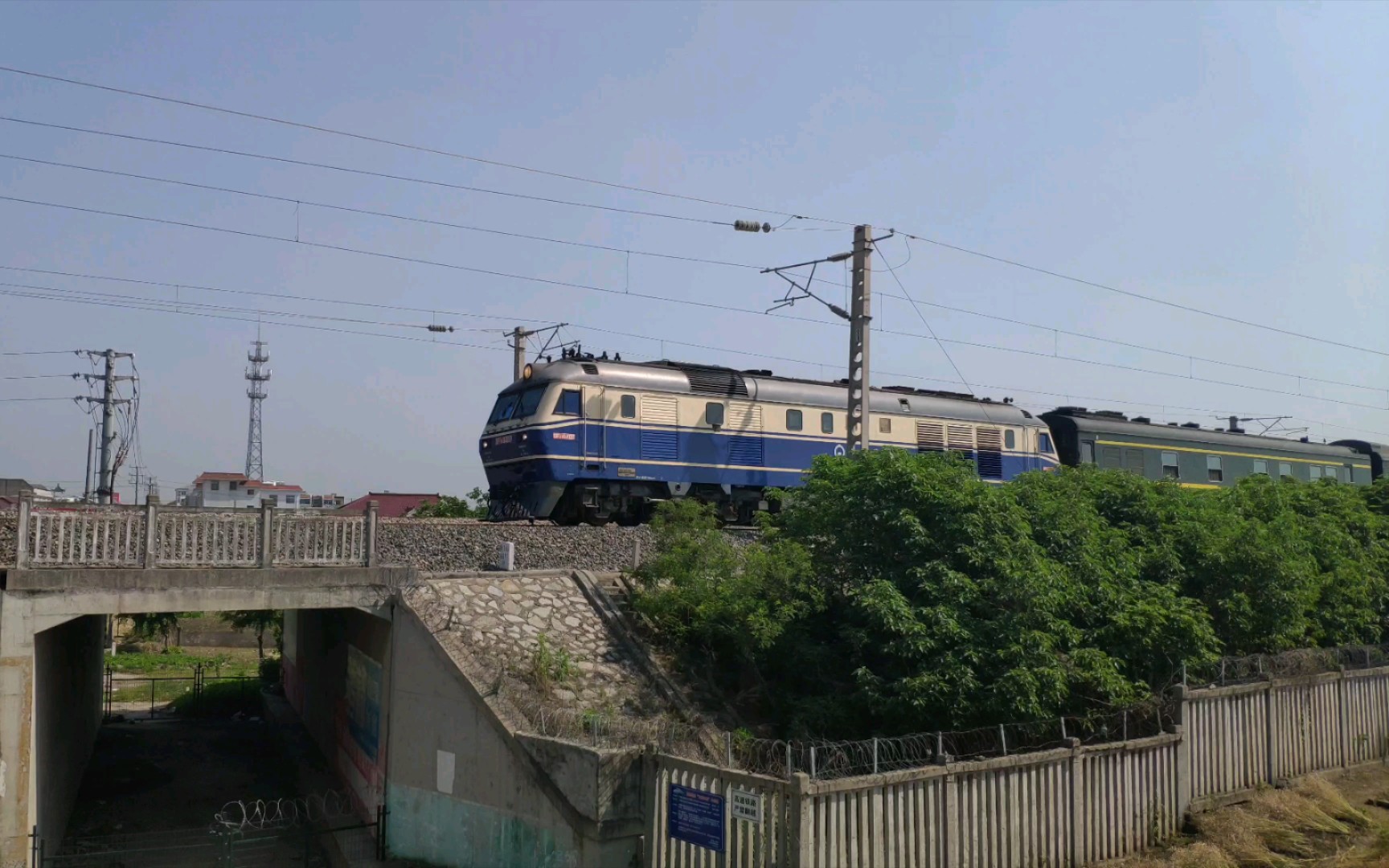 5月22日摄 t218/t215北京—泰州 上局徐段df11-0407