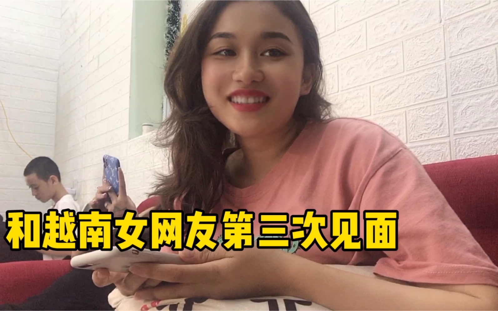 和越南女网友第三次见面,问她觉得中国男人怎样?她说中国男人很好