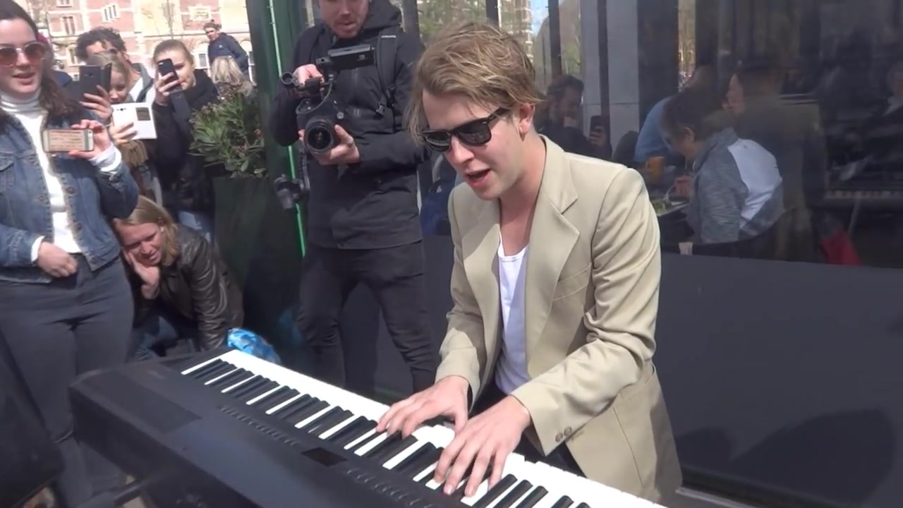 [图]Another Love - Tom Odell 街头弹唱 160423