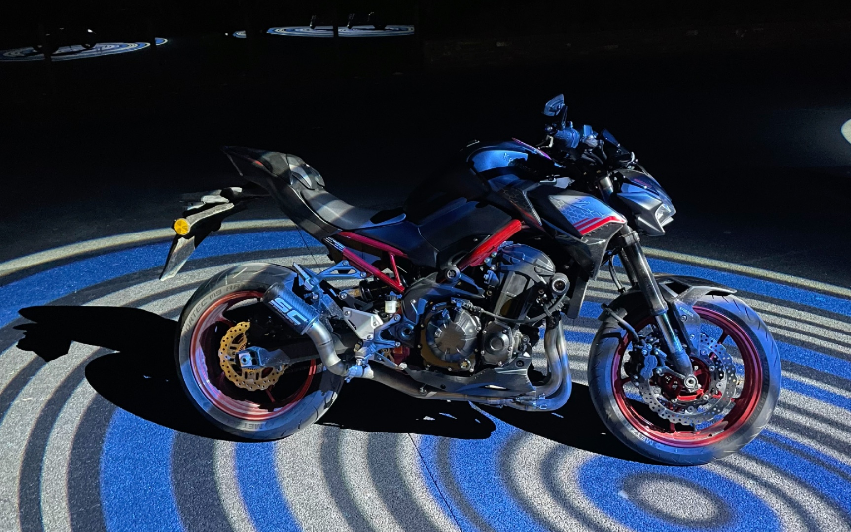 z900 黑红 越看越顺眼了