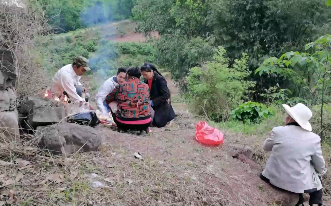 纪事四川省宜宾市高县乡村实拍2022年4月清明节祭祖