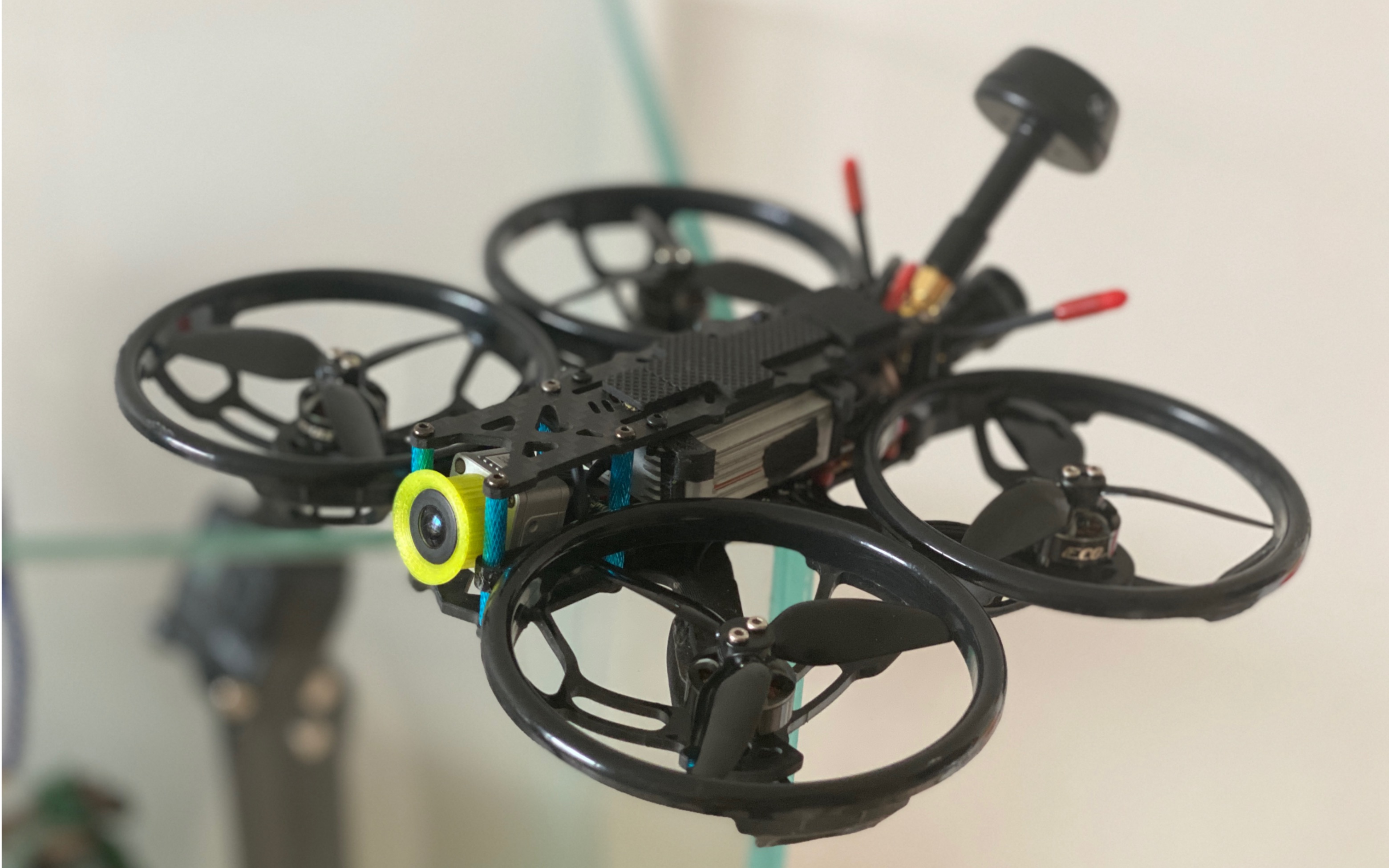 大疆穿越机3寸雨后楼下xb飞一会