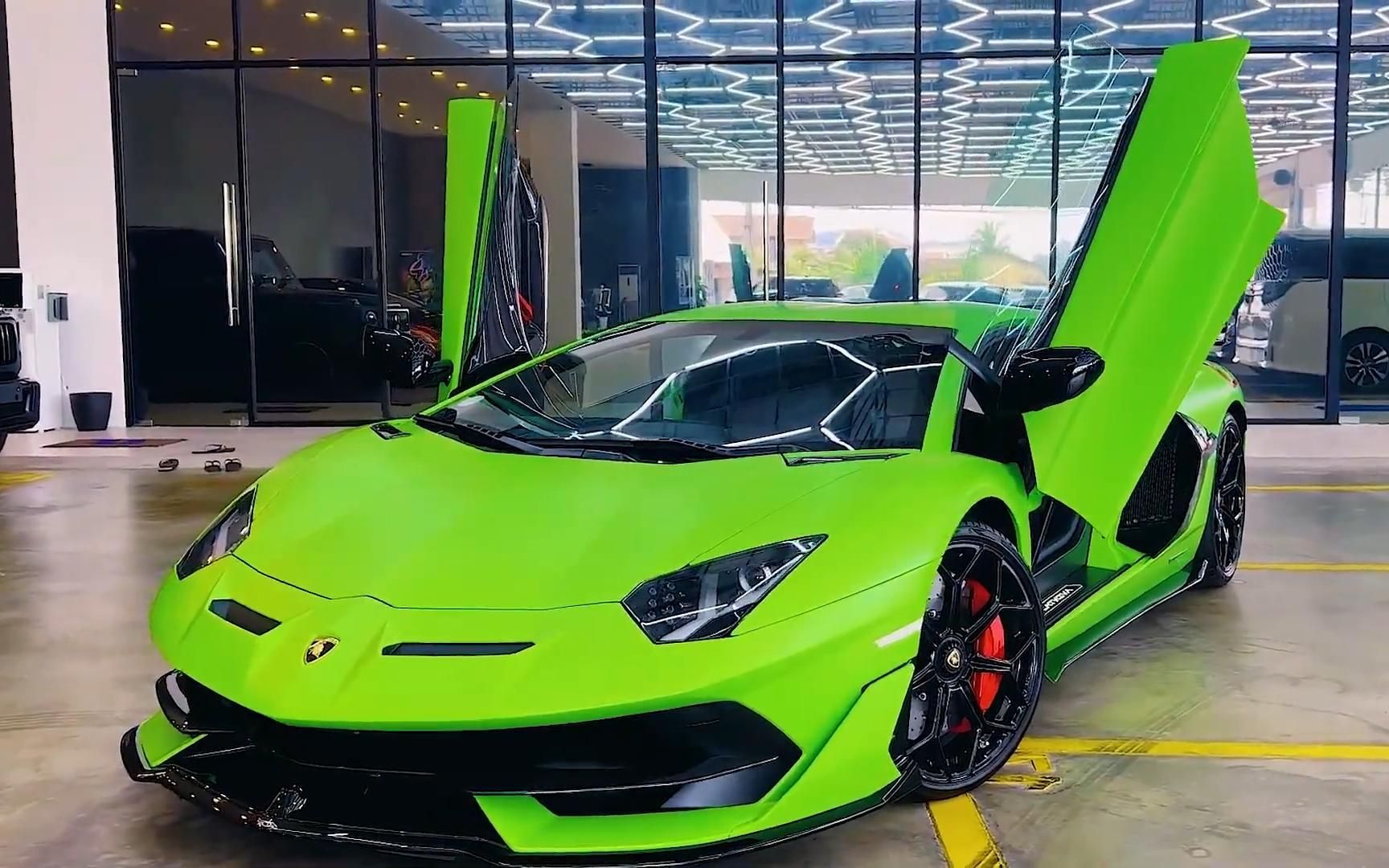 "既然刷到 说明兰博基尼大牛svj离你不远了"