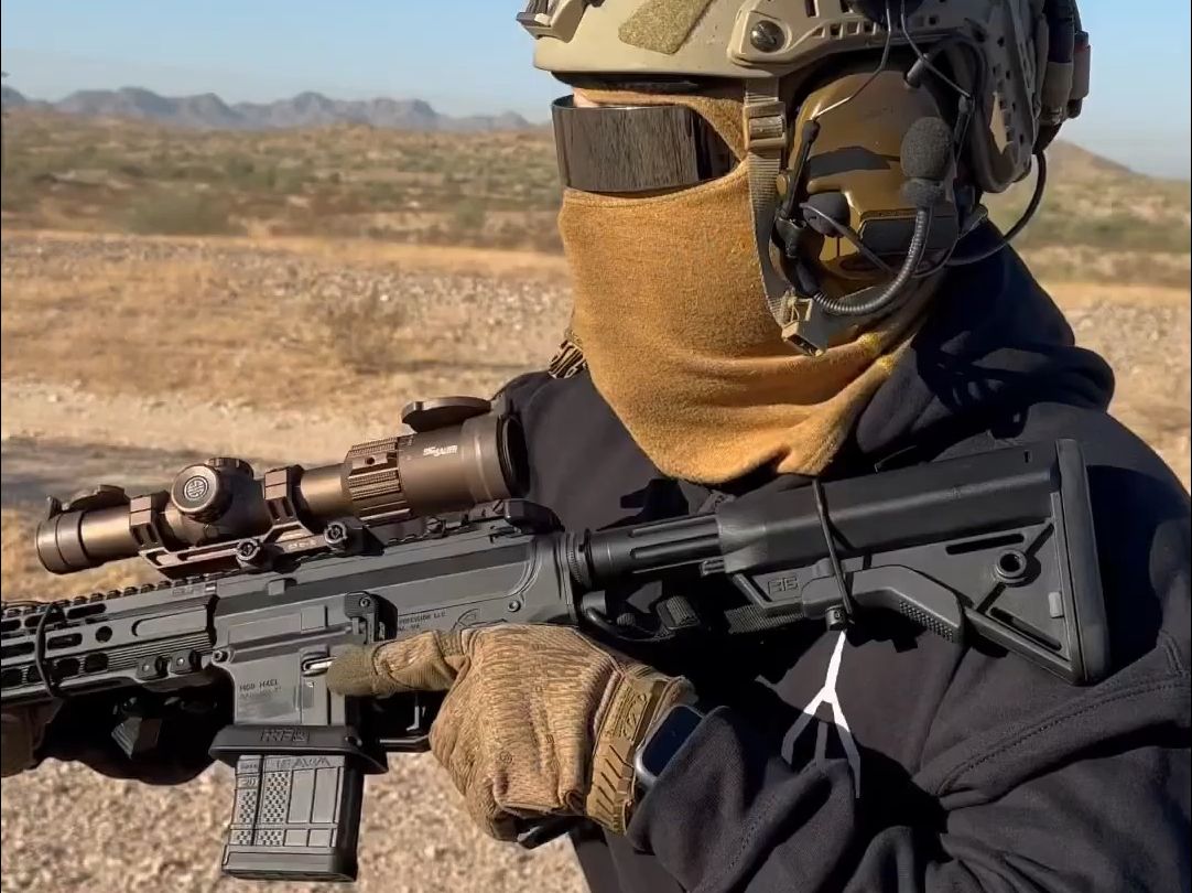 在行进中对标靶射击需要注意哪些事项?