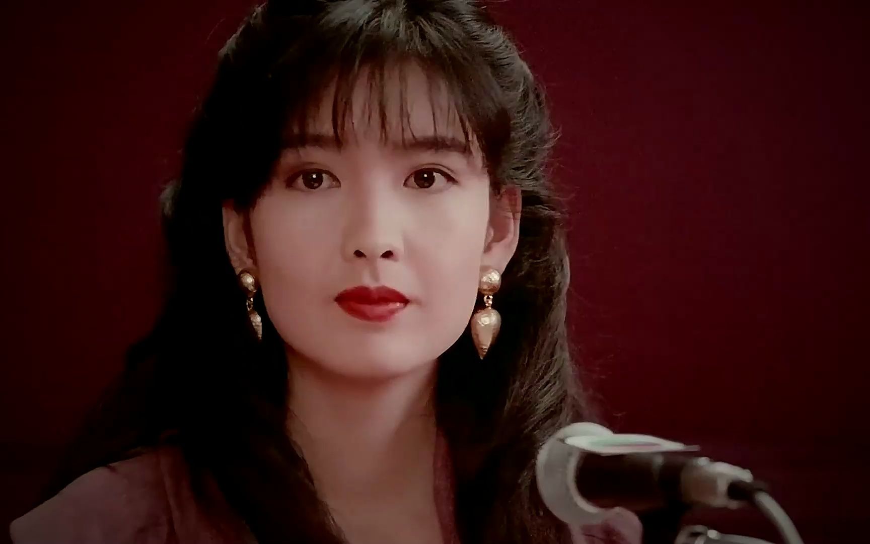 这哪里是52岁啊,明明是25岁的妙龄少女.#周慧敏#娱乐评论大赏