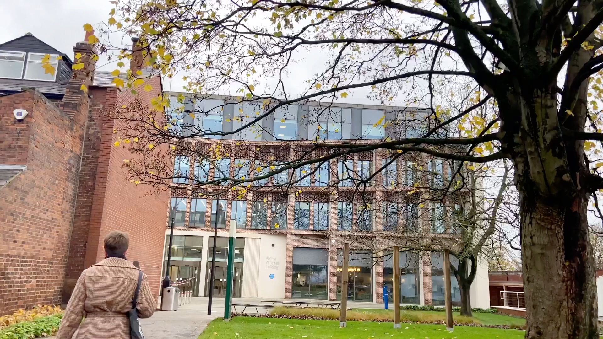 利兹大学商学院实拍英文介绍