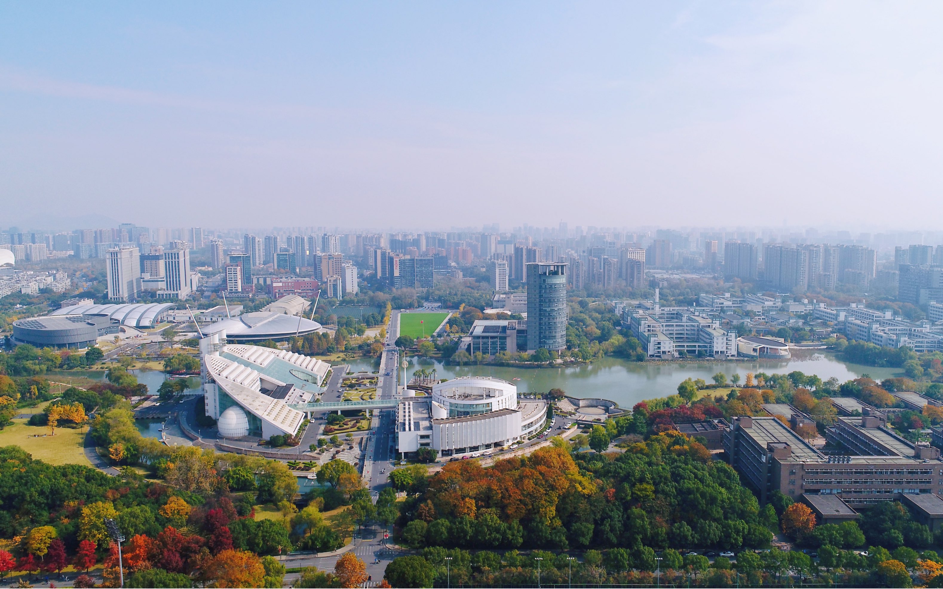 11月的紫金港航拍希望降温也还有蓝色的天空