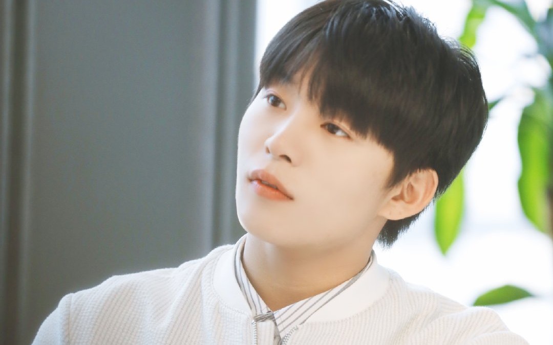 72blackace|田书臣72可爱男孩自创脸颊比心,大秀魔术吓傻队友