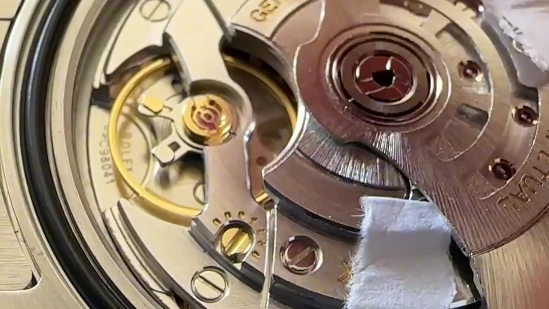 教你识别丹东3285机芯和上海3285机芯的区别