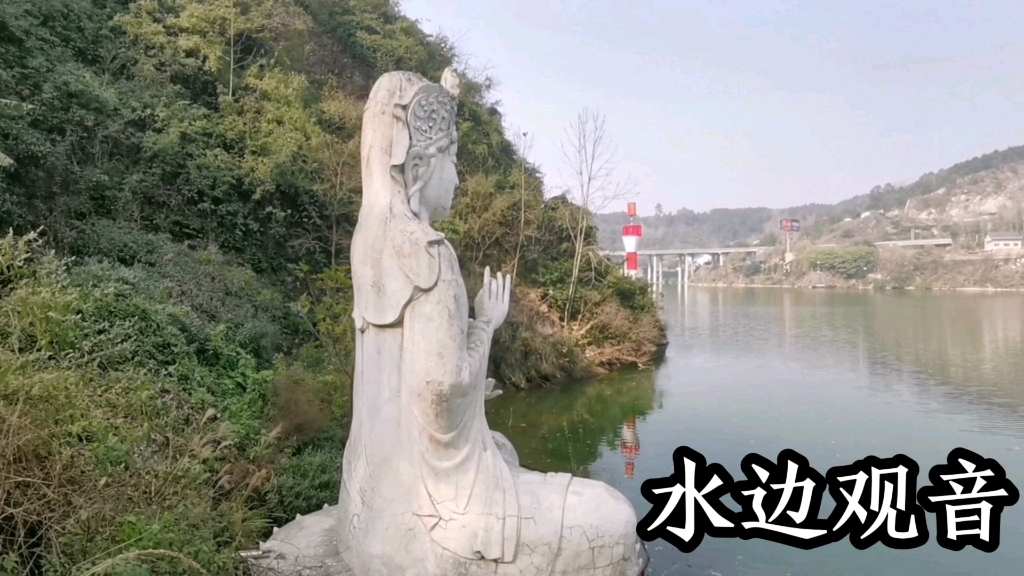 [图]重庆嘉陵江边发现一座荒废的寺庙，遗留着大量佛像，无人问津！