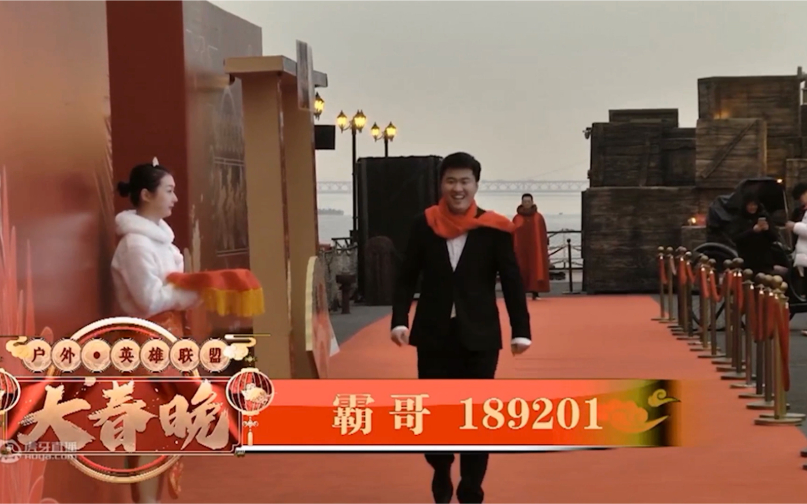 霸哥走红毯 憨的一批 看一次笑一次!