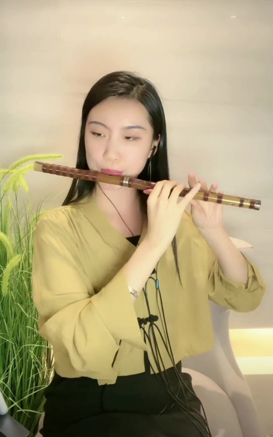 子涵演奏扬鞭催马运粮忙竹笛子涵弘扬国乐竹笛演奏扬鞭催马运粮忙