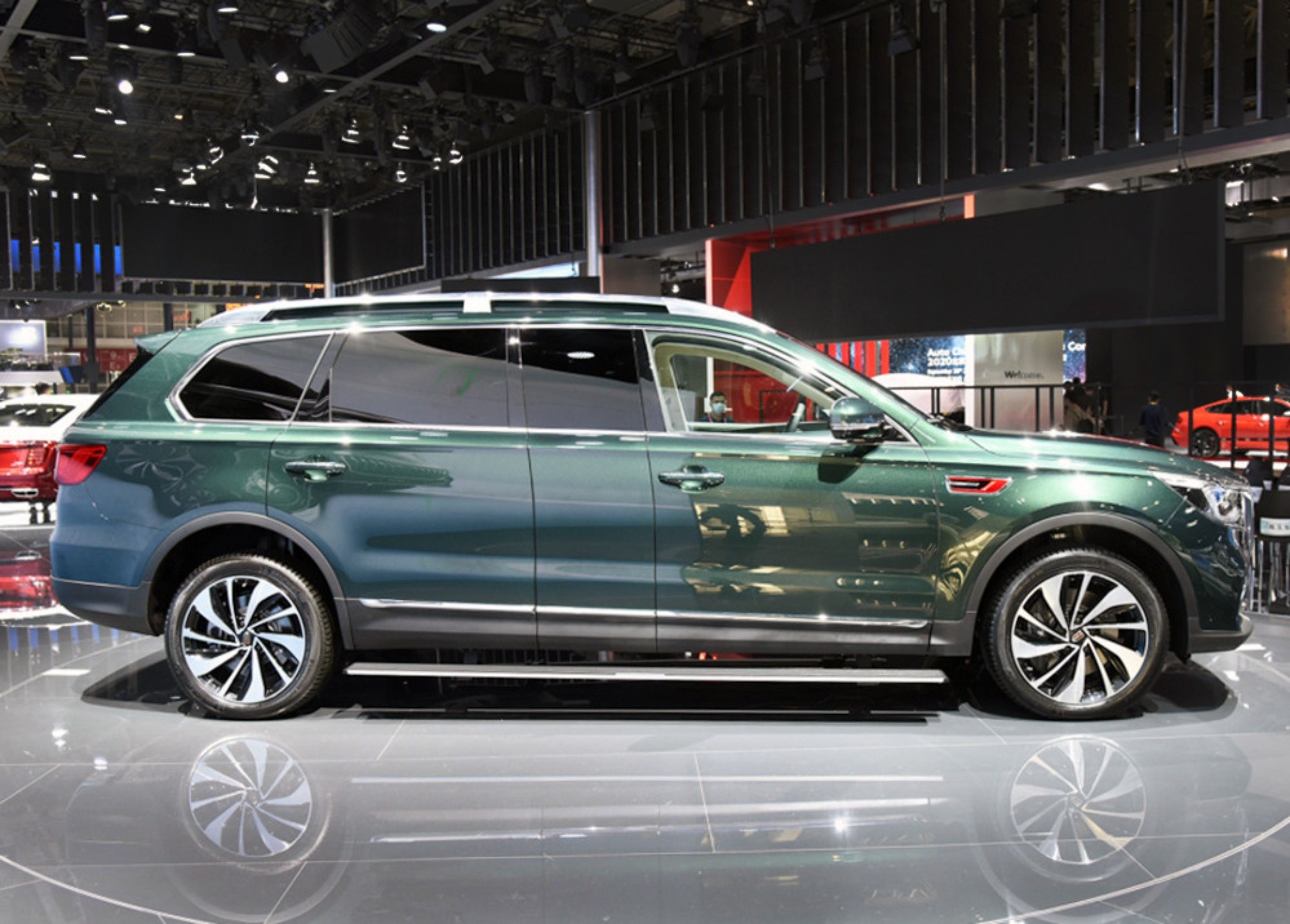 加长版红旗suv来了,新车比宝马x7还漂亮,后排配头等舱,要火了