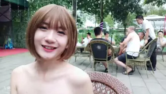 Video herunterladen: 【HaNi九】哈尼九 直播录像20190622 参加大飞生日会