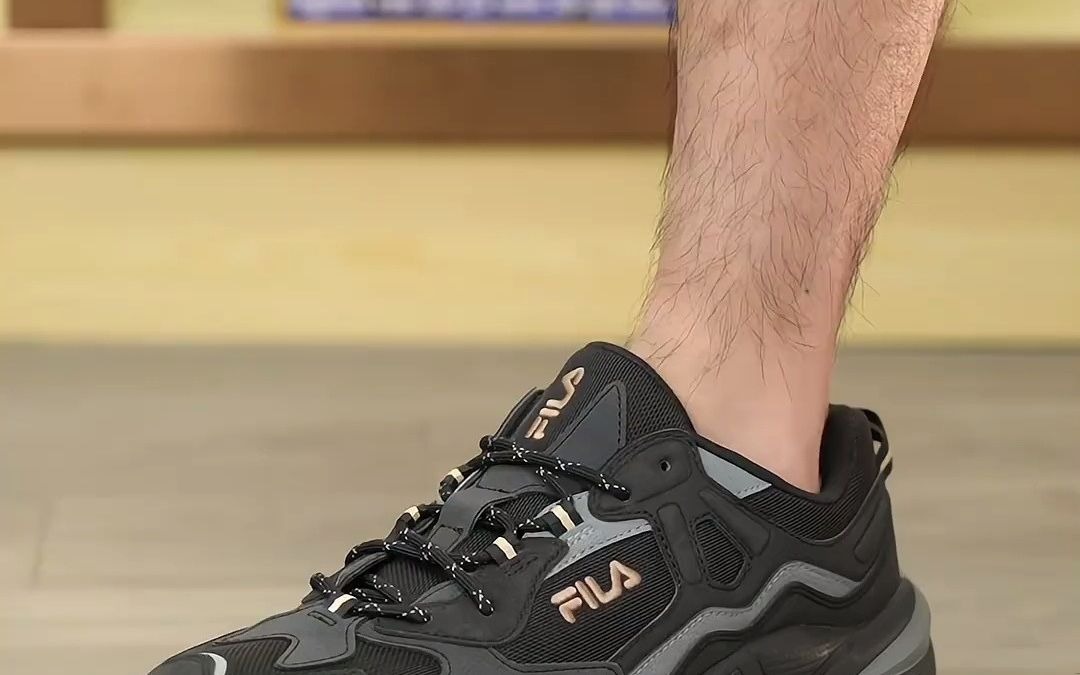 2951FILA斐乐#fila 斐乐厚款掠夺者系列 来了!上脚颜值高而且是可见的软弹轻便#掠夺者老爹鞋哔哩哔哩bilibili