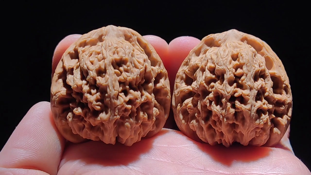 a006南疆石文玩核桃!全品无修!精品南疆石! 纹路粗矿!十字尖!粗筋!