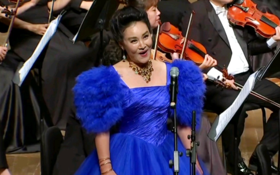 【技术高超到吓人】女高音歌唱家尤泓斐《多谢朋友们》