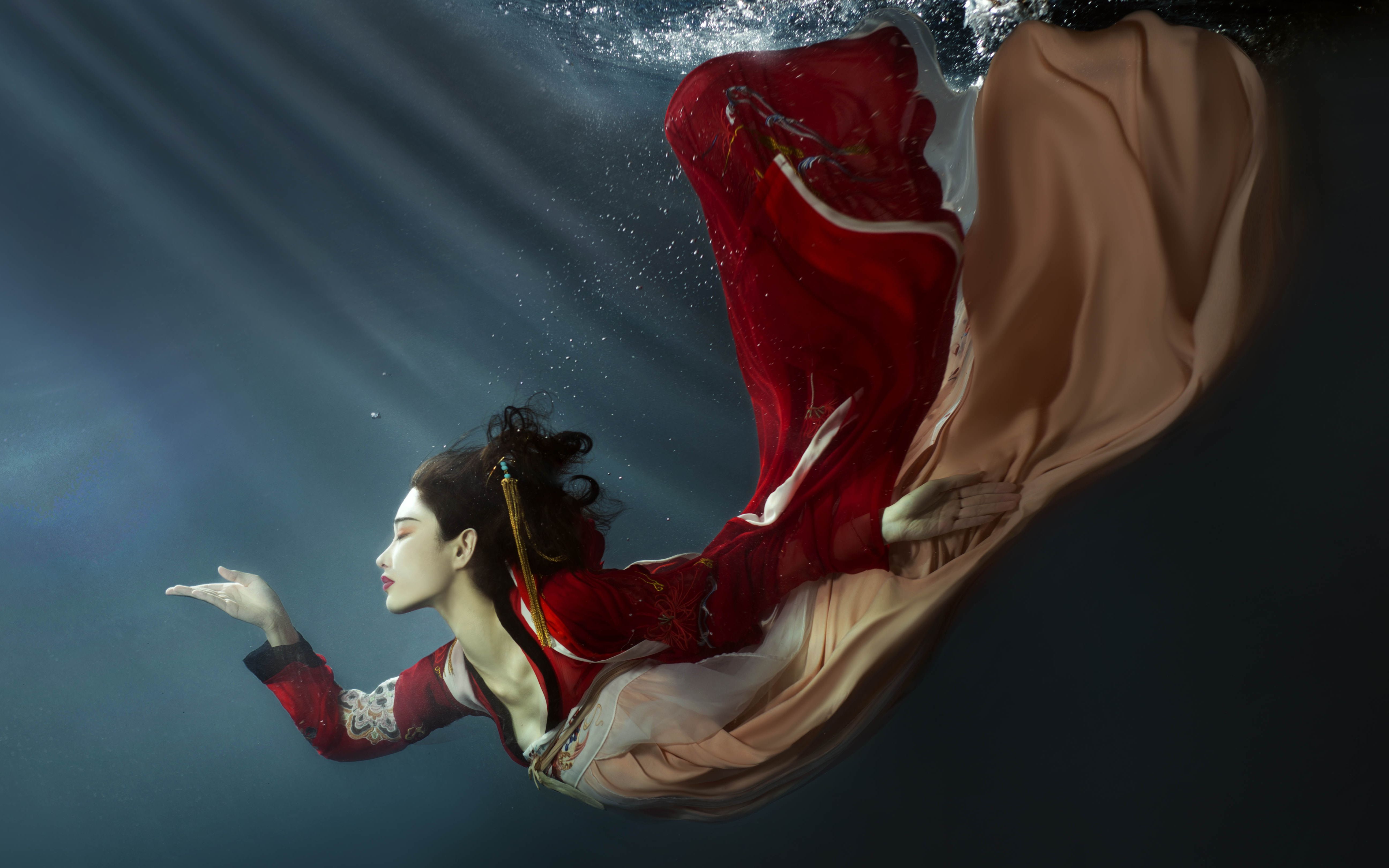 楚凰台汉服摄影 | 水下汉服秀美翻了!惊艳汉唐的古风小姐姐