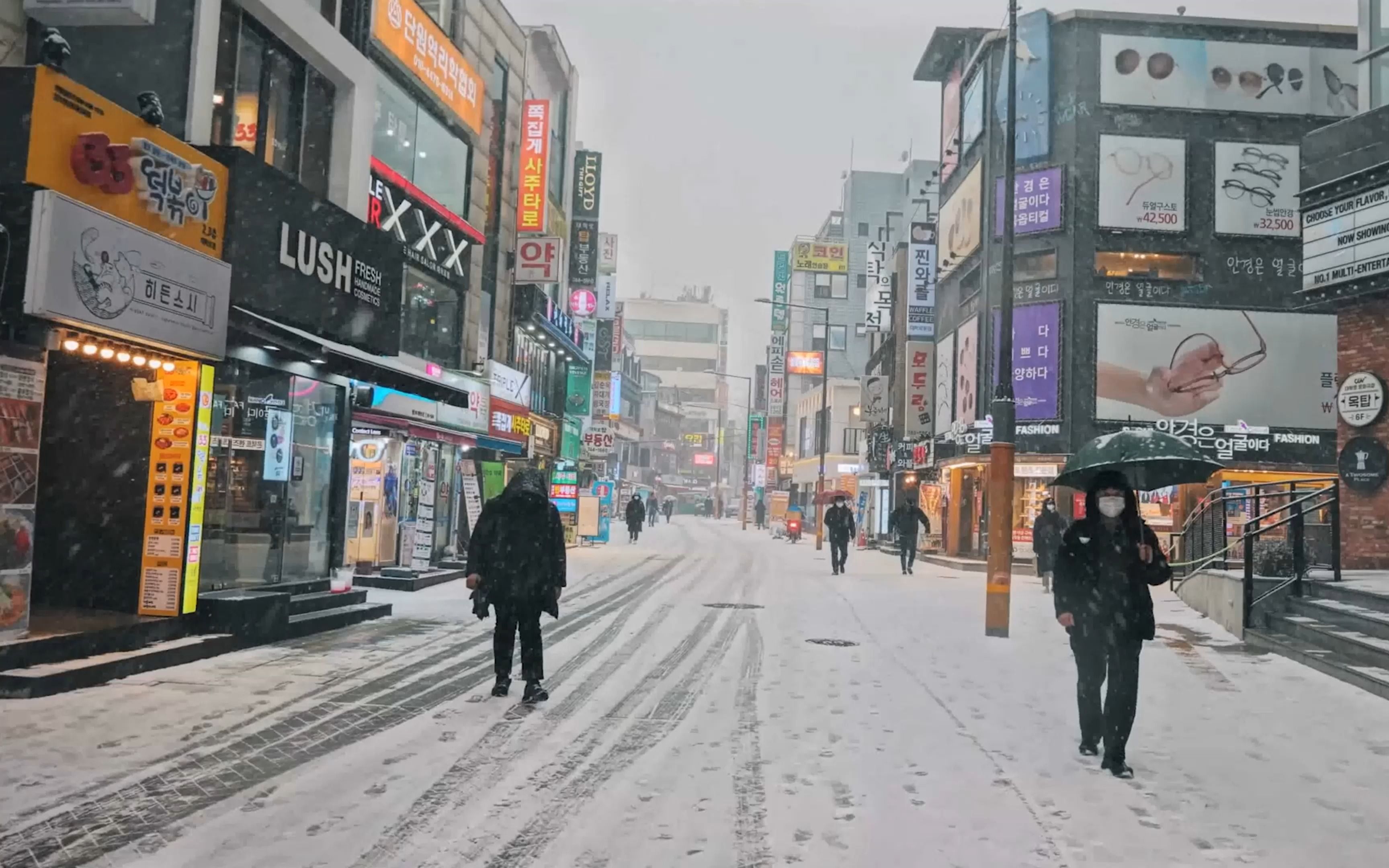 最美不過下雪天,和你一起路過的白色街邊