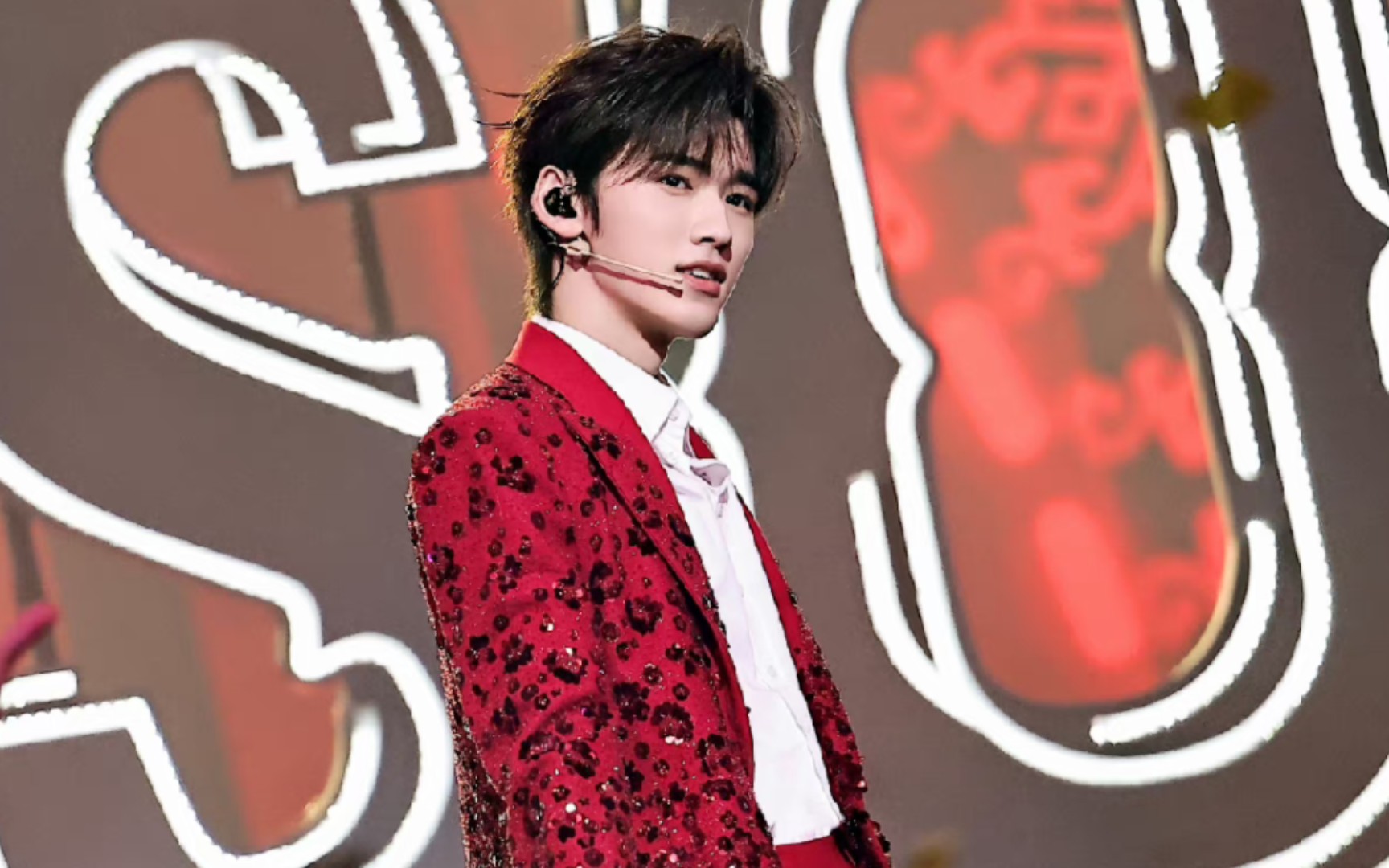 宋亚轩《王牌对王牌》唱跳舞台