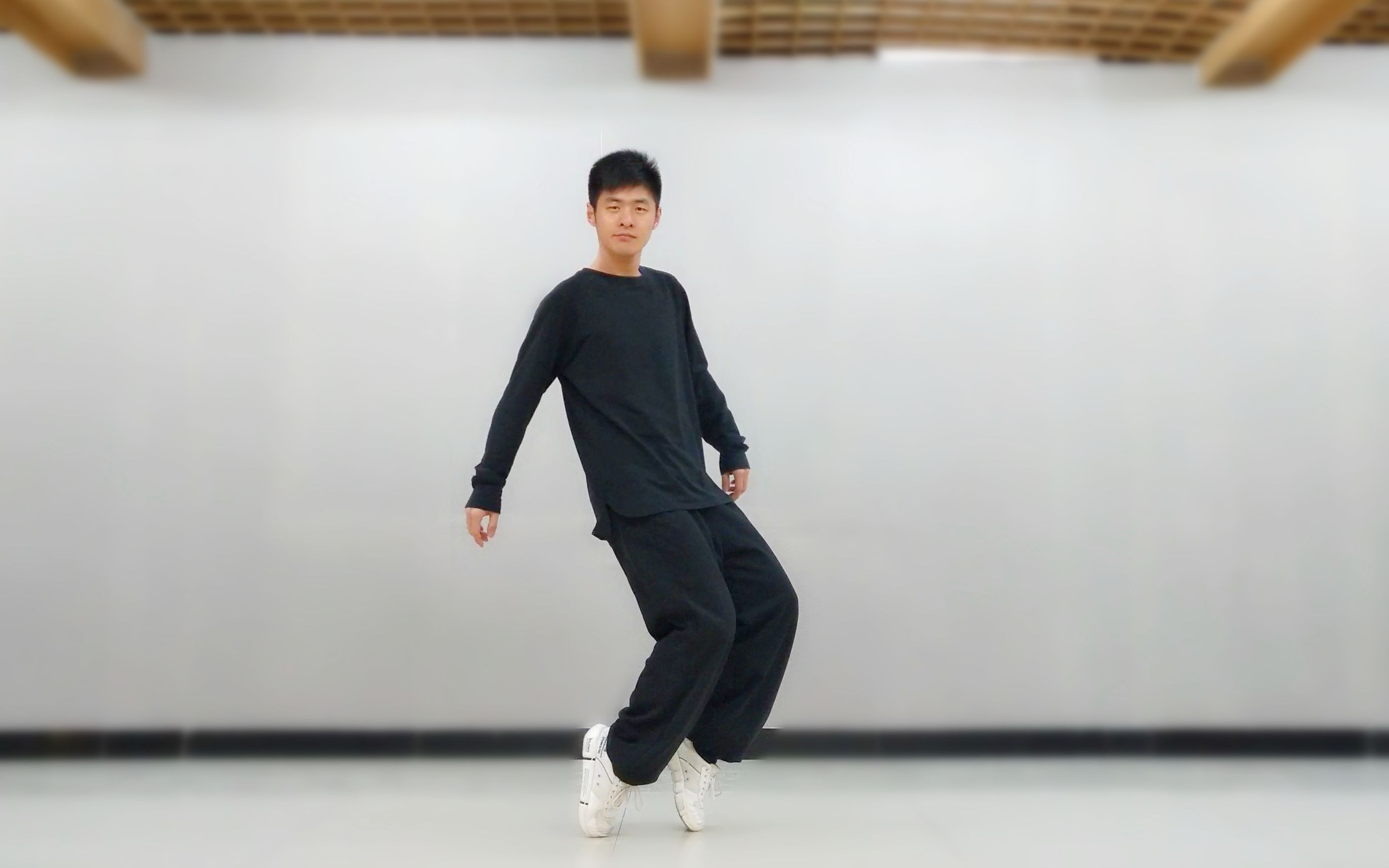 经典的seve曳步舞,鬼狼展示超大众化的轻巧步伐