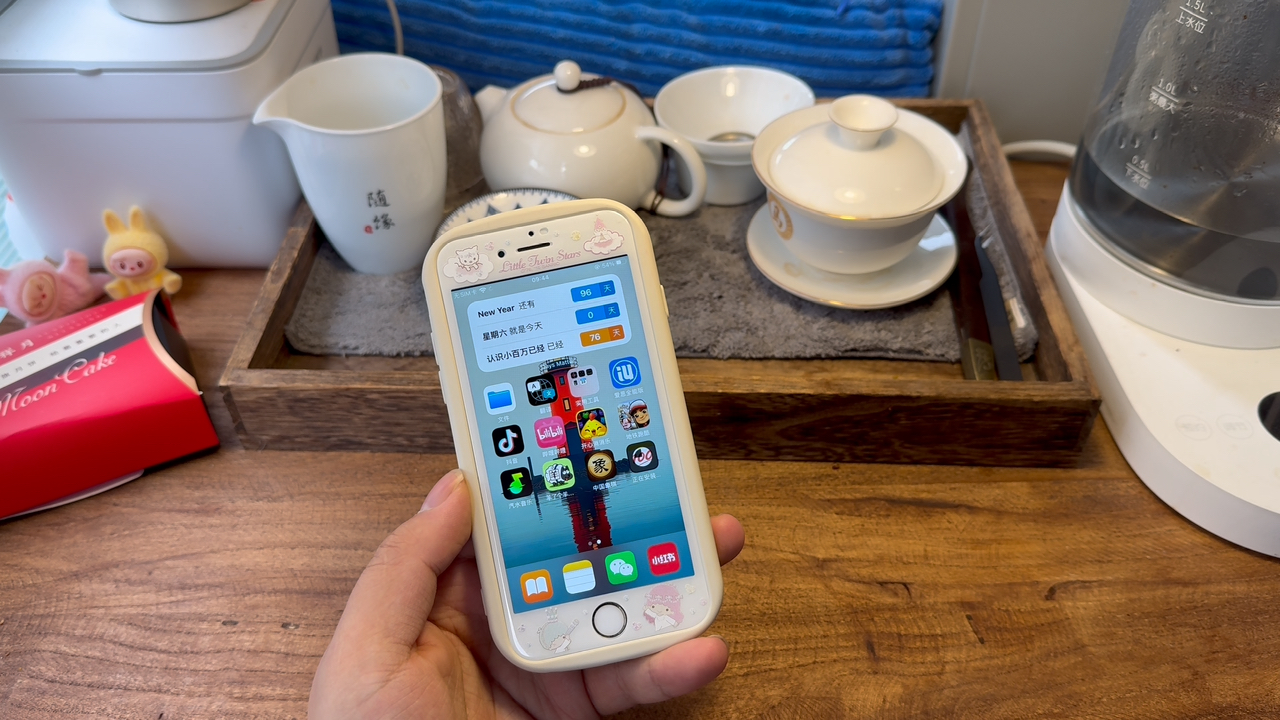 iPhone6s 在 2025 年还可以刷抖音,b 站,小红书,小游戏
