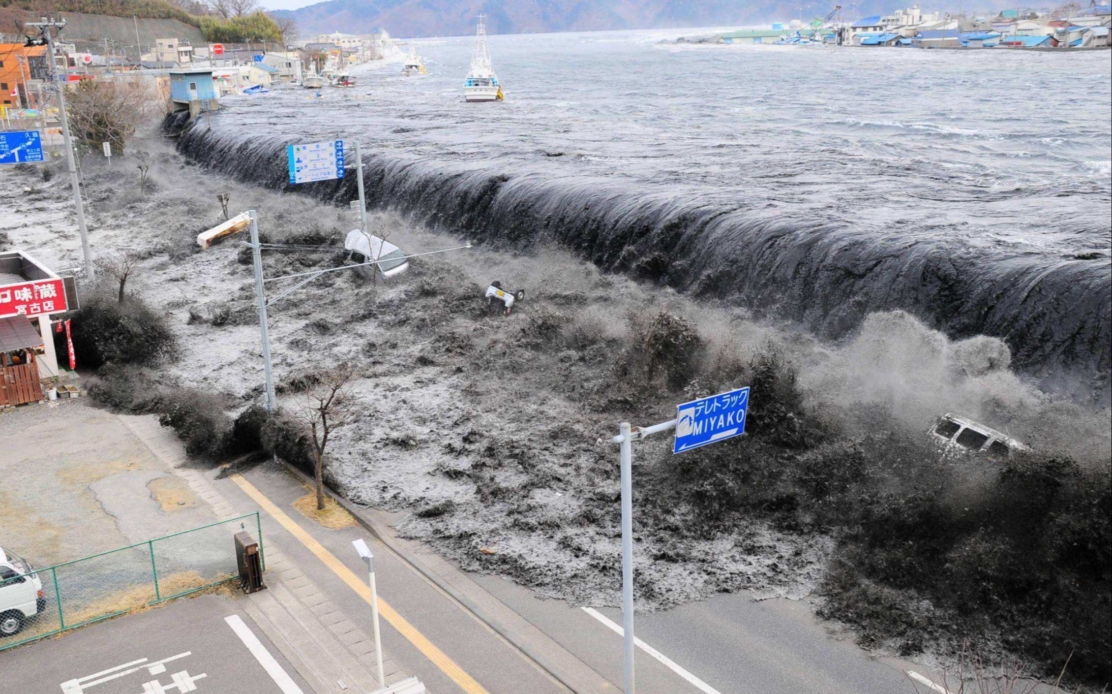 日本311特大海嘯,高度四十米死傷兩萬多人,9.1級地震引發核洩漏