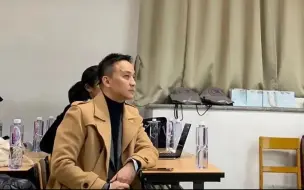 Video herunterladen: 「令人心动的offer2」“喜剧人”史律最新恰饭小短片 由打印机大师改行生活大师^o^