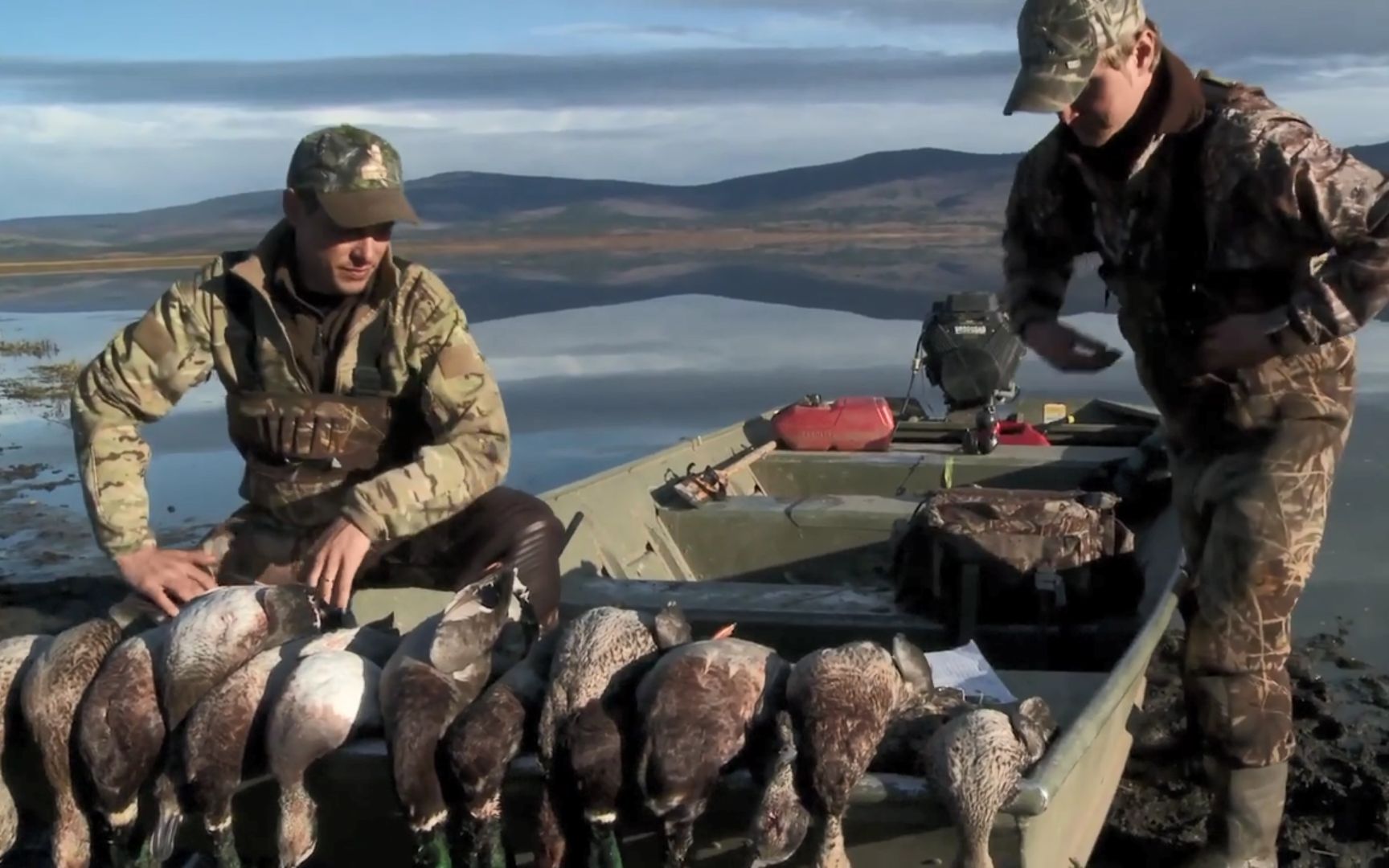 肉食猎人:今天荒野猎人打了满满一船小野鸭,这下可有口福了【荒野狩猎