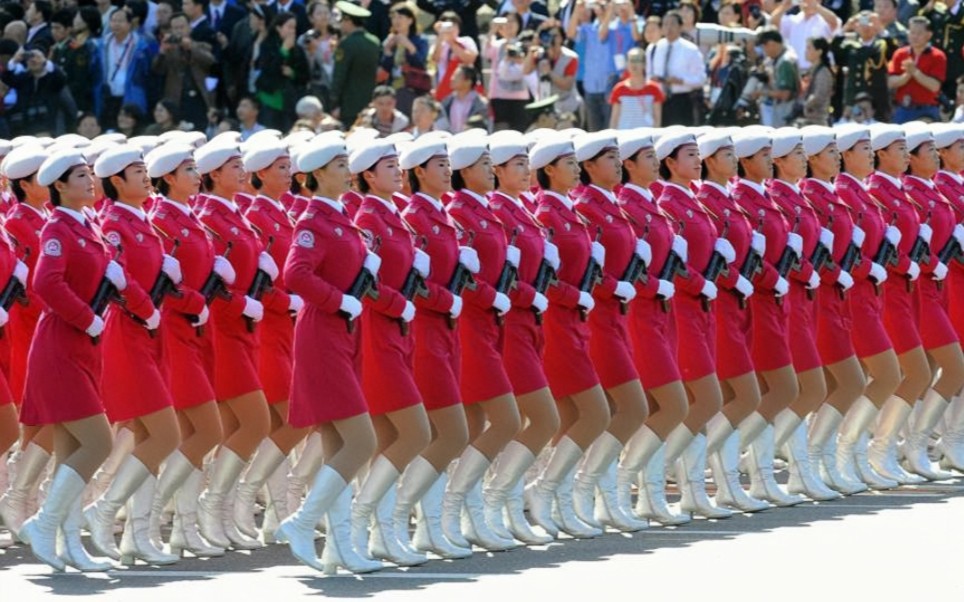 中国最美女兵张秋玥,不爱红妆爱武装,一经亮相惊艳世界哔哩哔哩bilibili