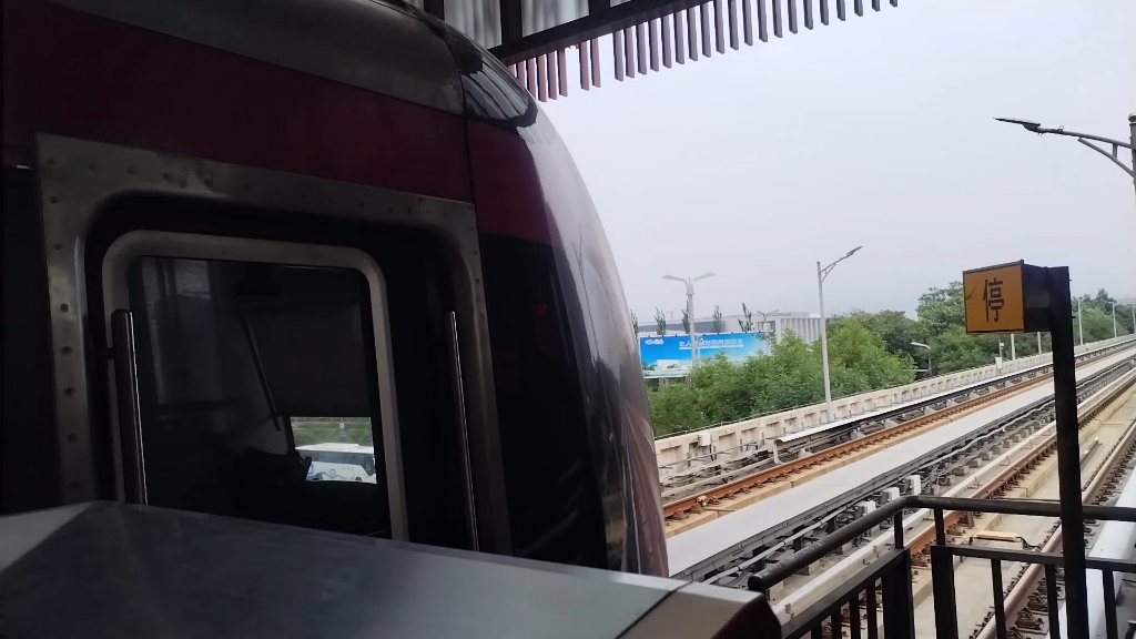 北京地铁亦庄线dkz32型列车yz013号车荣昌东街出站