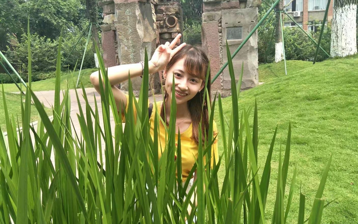 【给我最亲爱的霞妹】从校园到婚纱,黄桃夫妇要永远幸福～_哔哩哔哩