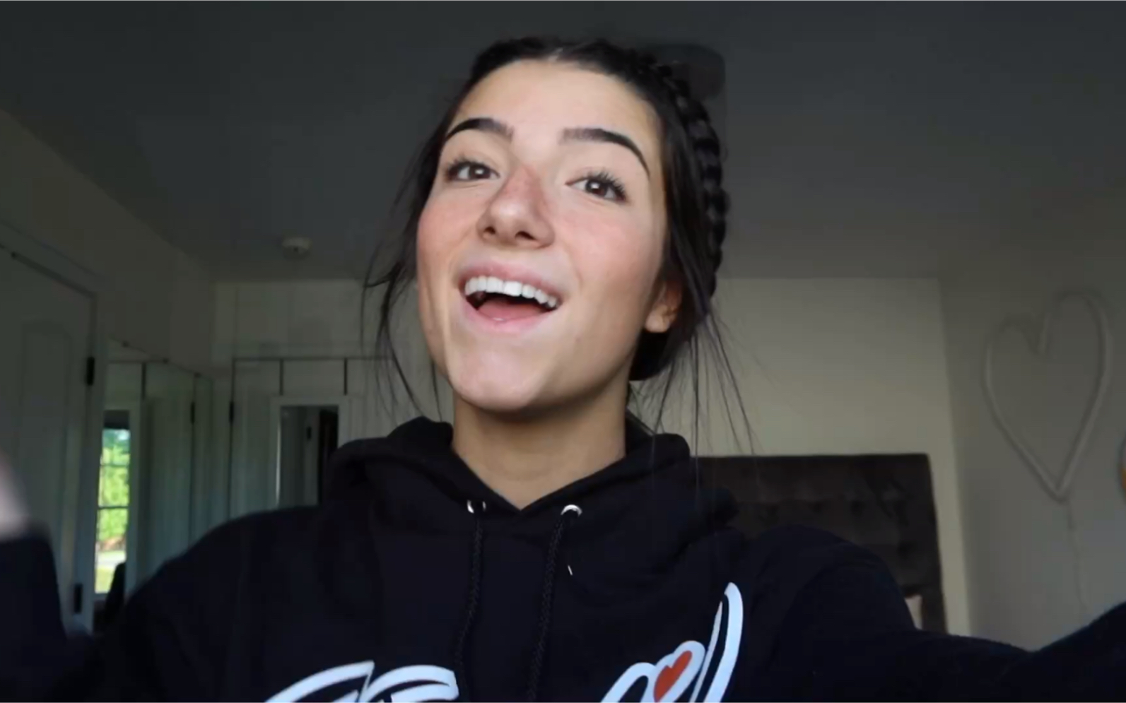 美版抖音6100万女王charli damelio的16岁生日惊喜——闺房改头换面