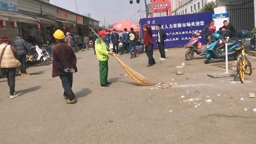 成都找工作:今天换了个地方,效果立竿见影,人蛮多,工作机会也多哔哩哔哩bilibili