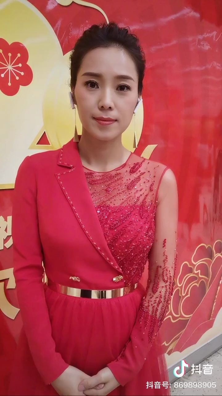 央视春晚后台云朵送上新春祝福