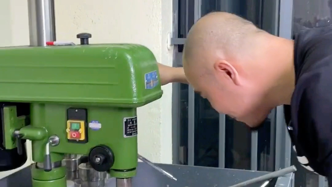 30个w的石头!一起来了解#翡翠手镯蜕变的整个过程.