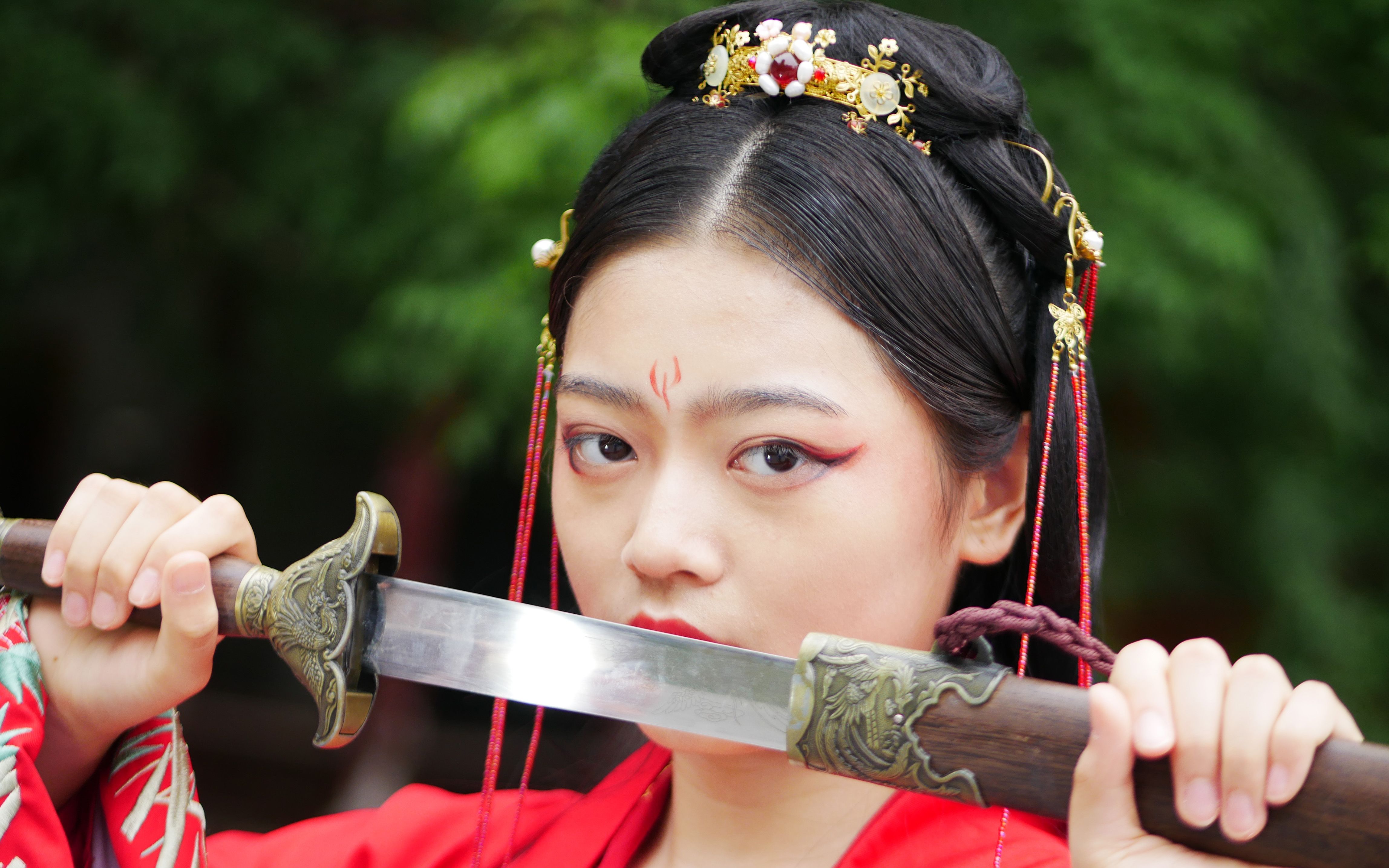 回眸一笑百媚生,六宫粉黛无颜色