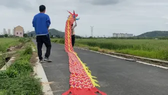 中国龙 飞龙在天，被学生加油呐喊看飞龙遥控模型，万物皆可飞