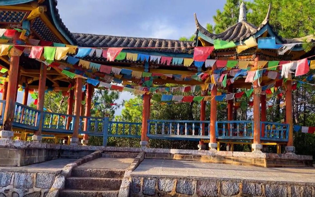 房车旅行:泸沽湖祭神台,风景美如画!