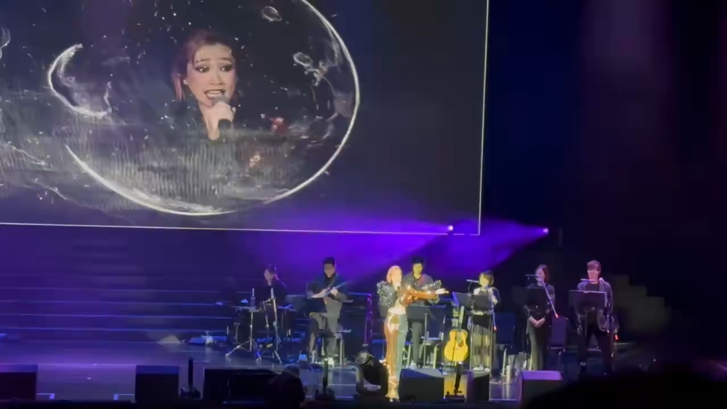 3.30关心妍演唱会现场