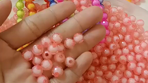 简简单单的手链串珠子 在家最合适做的 有兴趣的私聊我