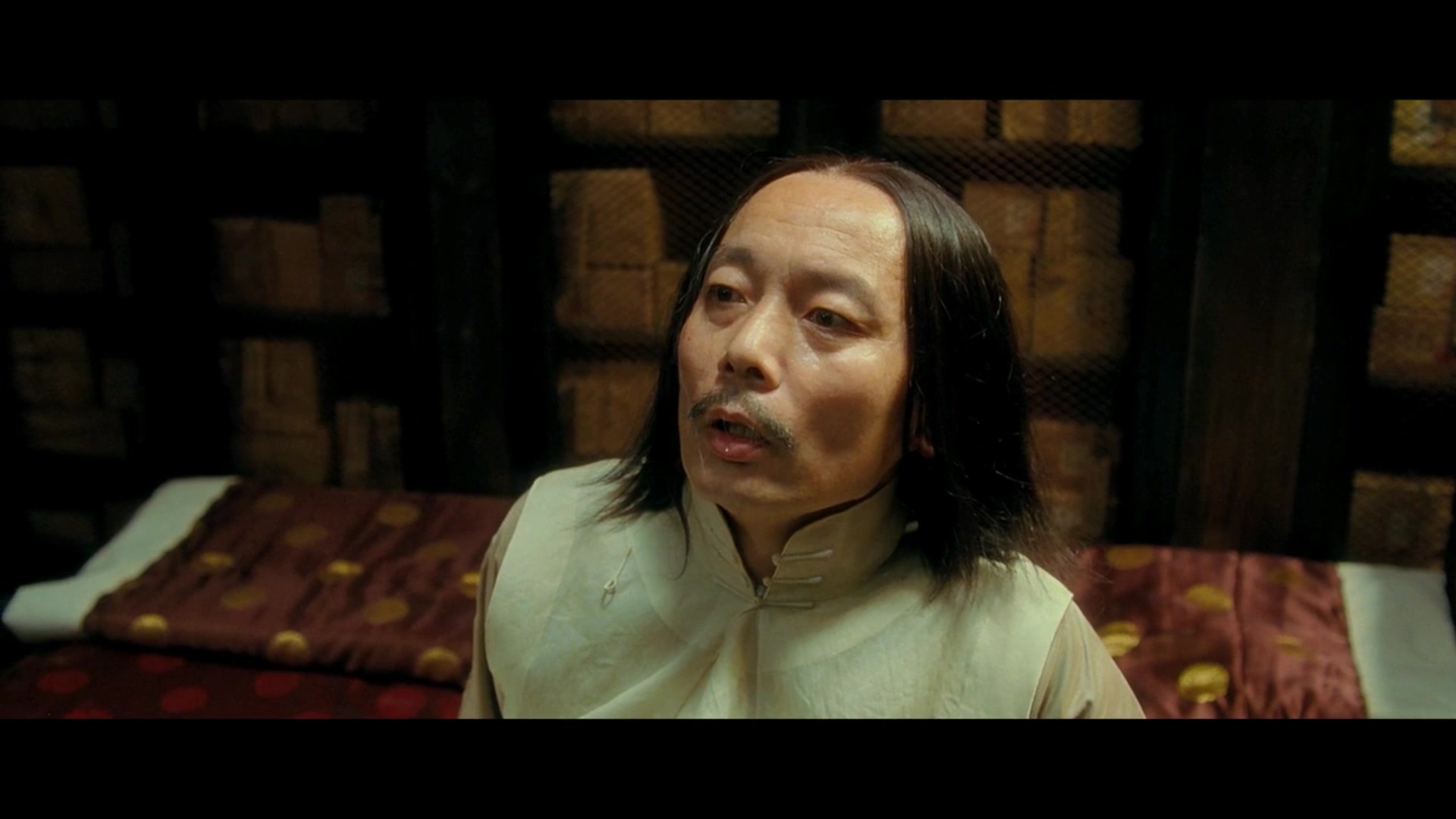 让子弹飞,张麻子脱衣服睡觉,师爷却以为张麻子要睡他