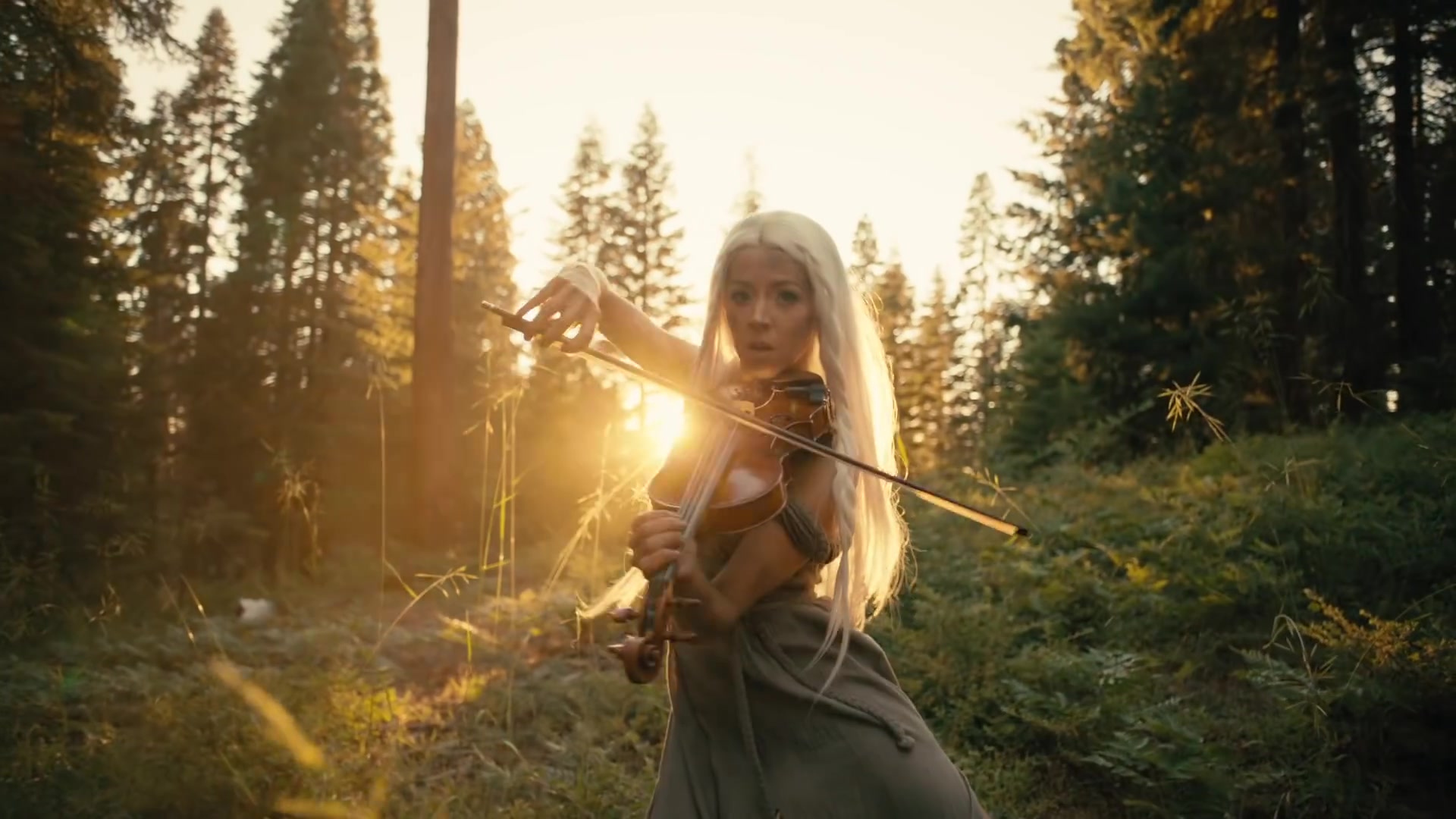 [图]Lindsey Stirling - Artemis（官方MV）