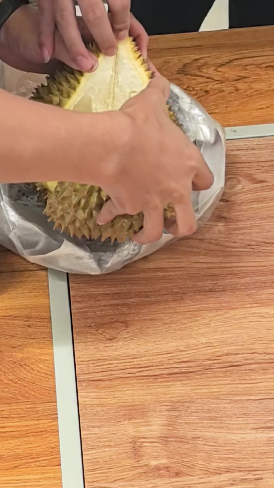 又是库存的开榴莲视频,这一个差点意思